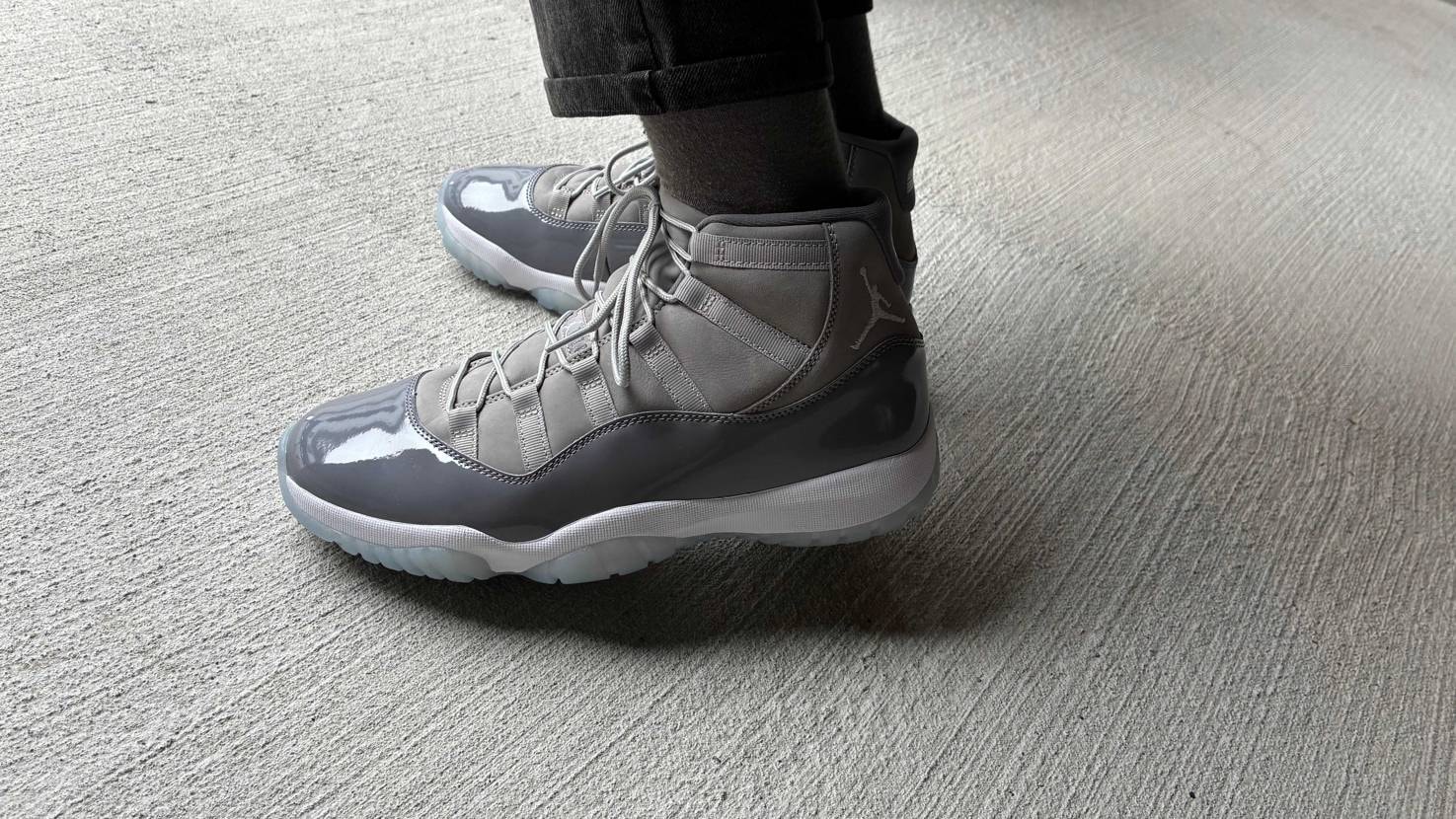 古着屋のベクトルのオンラインで新古品を購入。
紐は少し細めのグレーに変更。