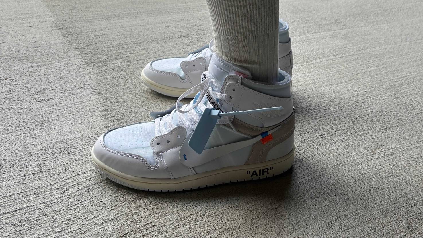 黒コーデ用に白紐で✋🏼