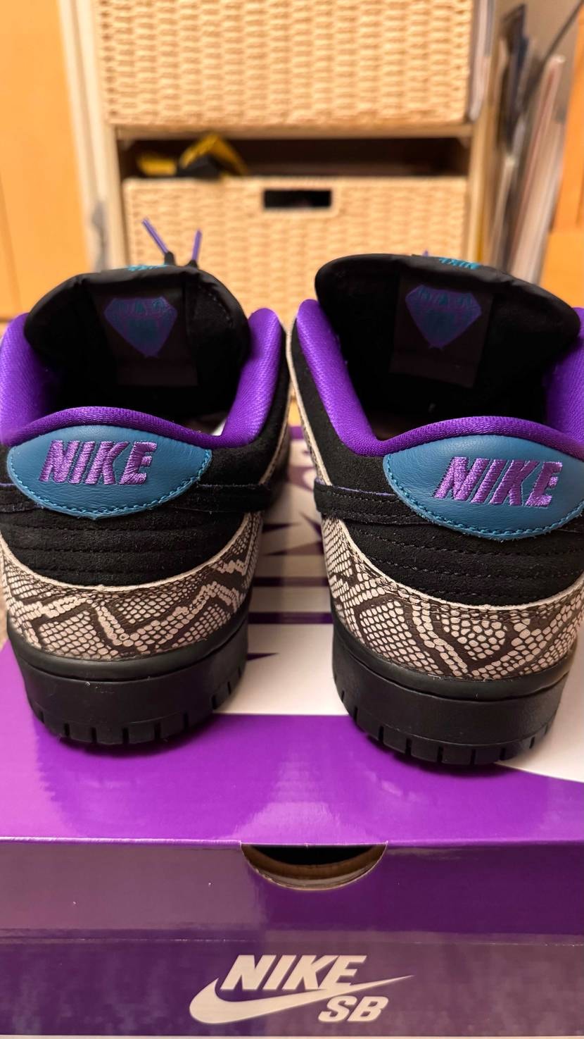 明日のお出かけ準備万端😁
早速履いてっちゃおう👟🐍

迷ったけど黒っすね🪢