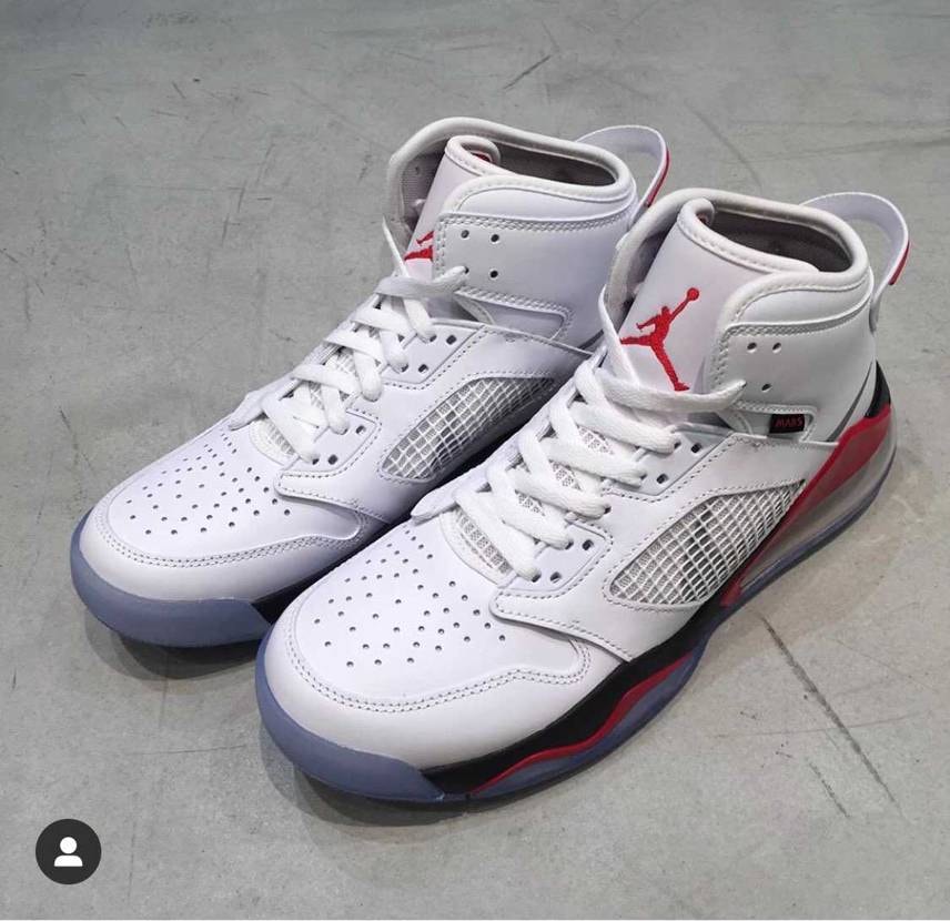 NIKE JORDAN MARS 270
お尻が残念…
