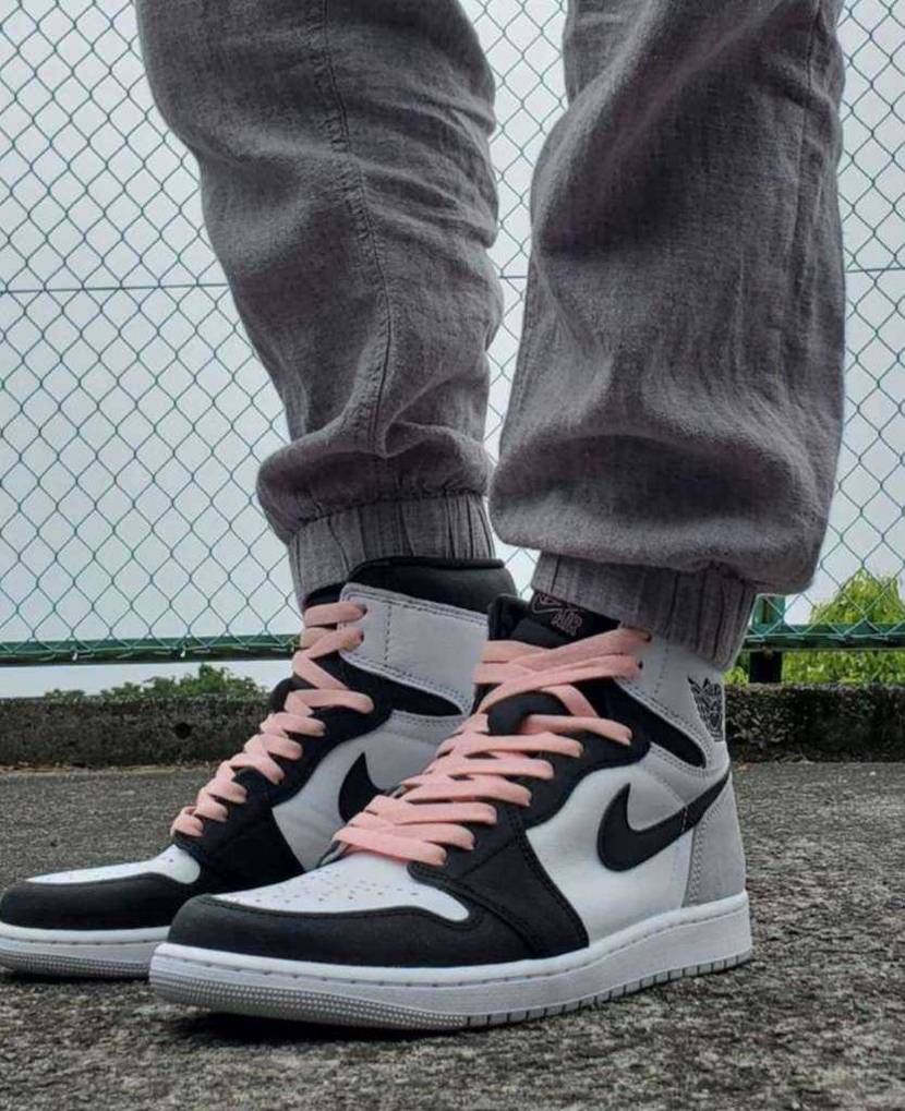 Nike Air Jordan 1 High OG ブリーチドコーラル-