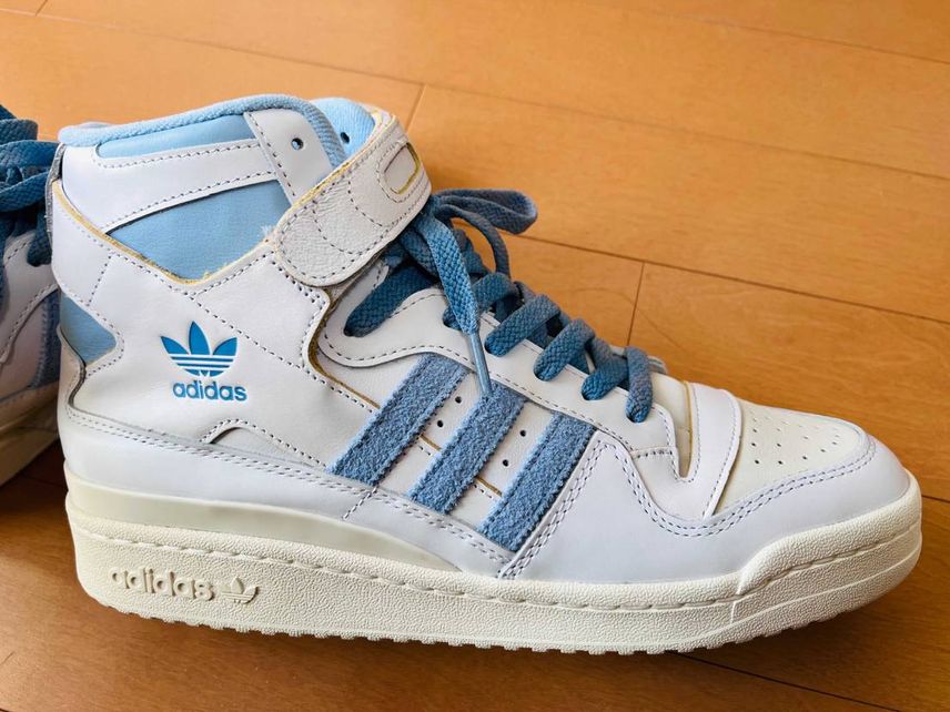 AJ1midユニバブルー欲しいなぁ、プレ値は嫌だなぁとか覗いてたら、こちらをおス