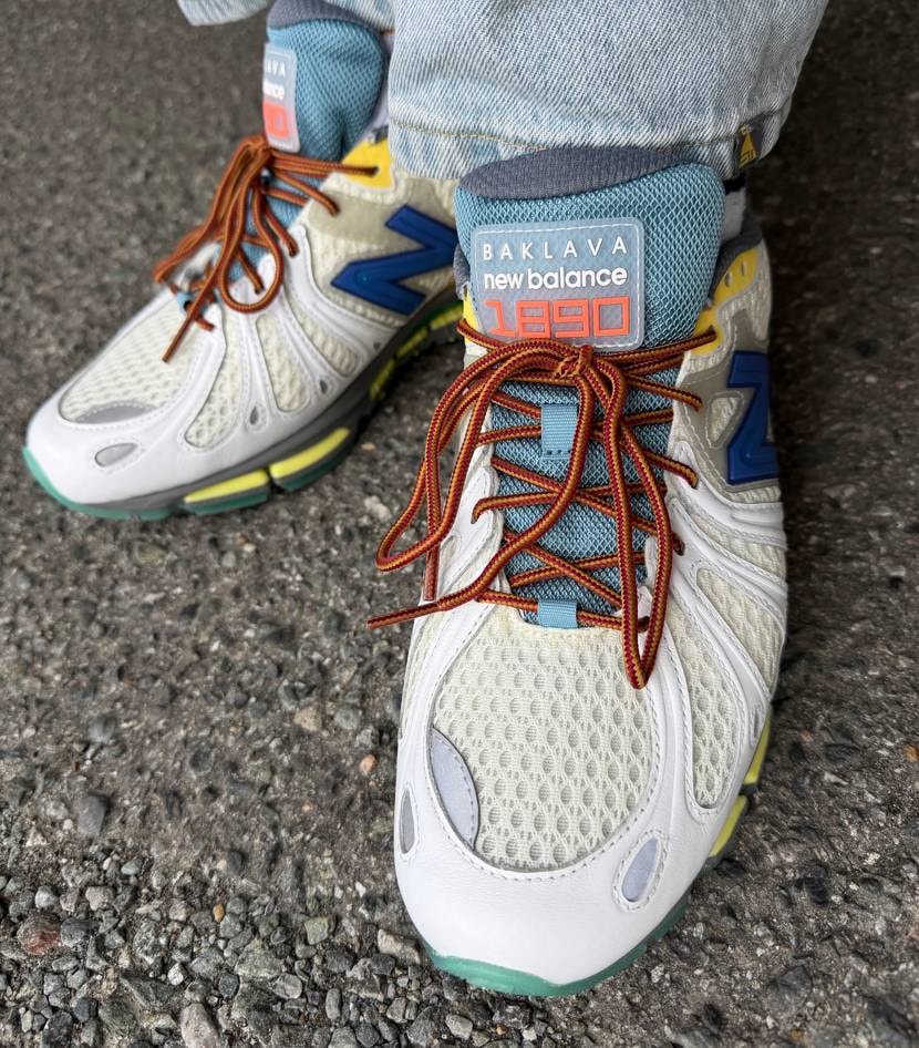 "Cyborg Tears"に続き "Hornet Tusk