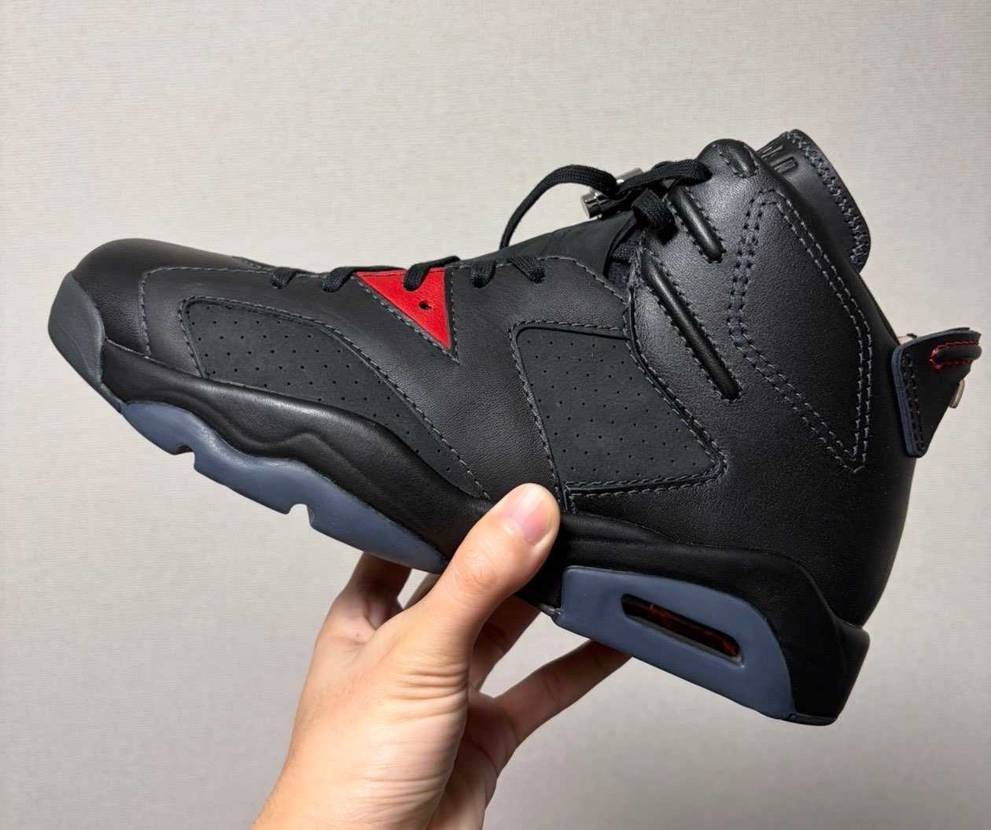 プラパーツがレザーに変わってるのは知ってたけど、まさかアウトソールまでレザーだっ