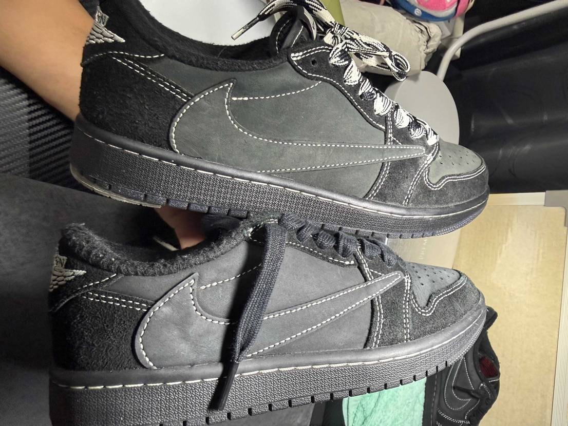 この色あせ？濡らしたら黒に戻るのですが、乾いたら緑色に戻ってしまいます…
これ