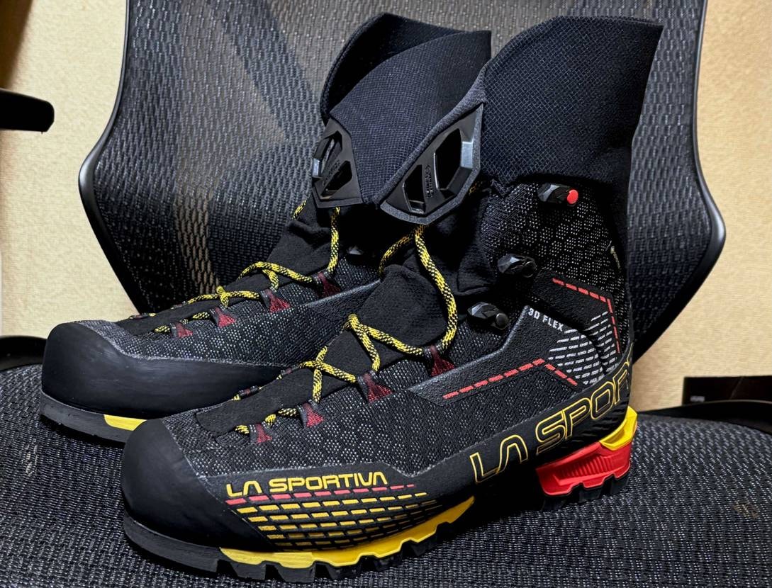 お久しぶりです。
何も変化のない毎日を送ってます。
登山靴です。めちゃくちゃ