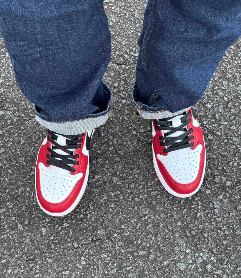 シカゴロー履いて仕事に行ってきます！
ワックスシューレースにして正解でした！