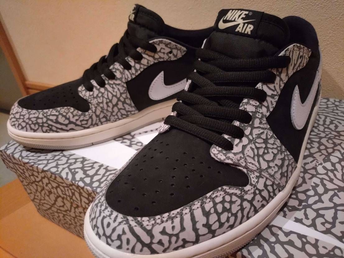 今更ですがブラックセメントが気になりすぎて
購入しました！