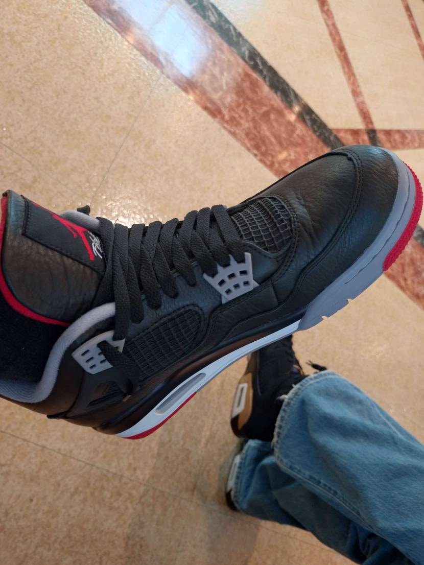 今日の相棒はAJ4ブレッド！
ブラックキャット抽選当るかな🤔
履いて歩くと、