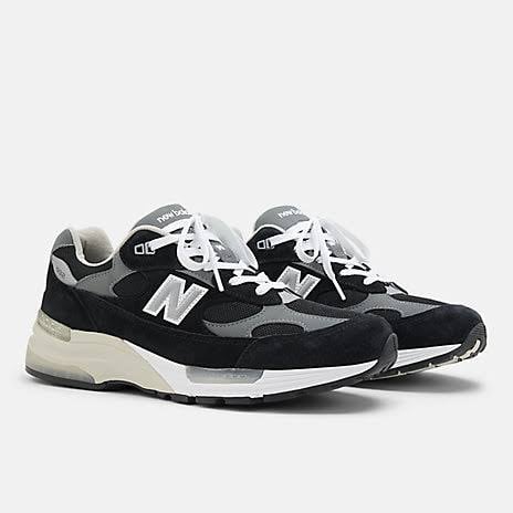 #ニューバランス992
最近992の26.5を買ったのですが左足の小指が痛すぎ