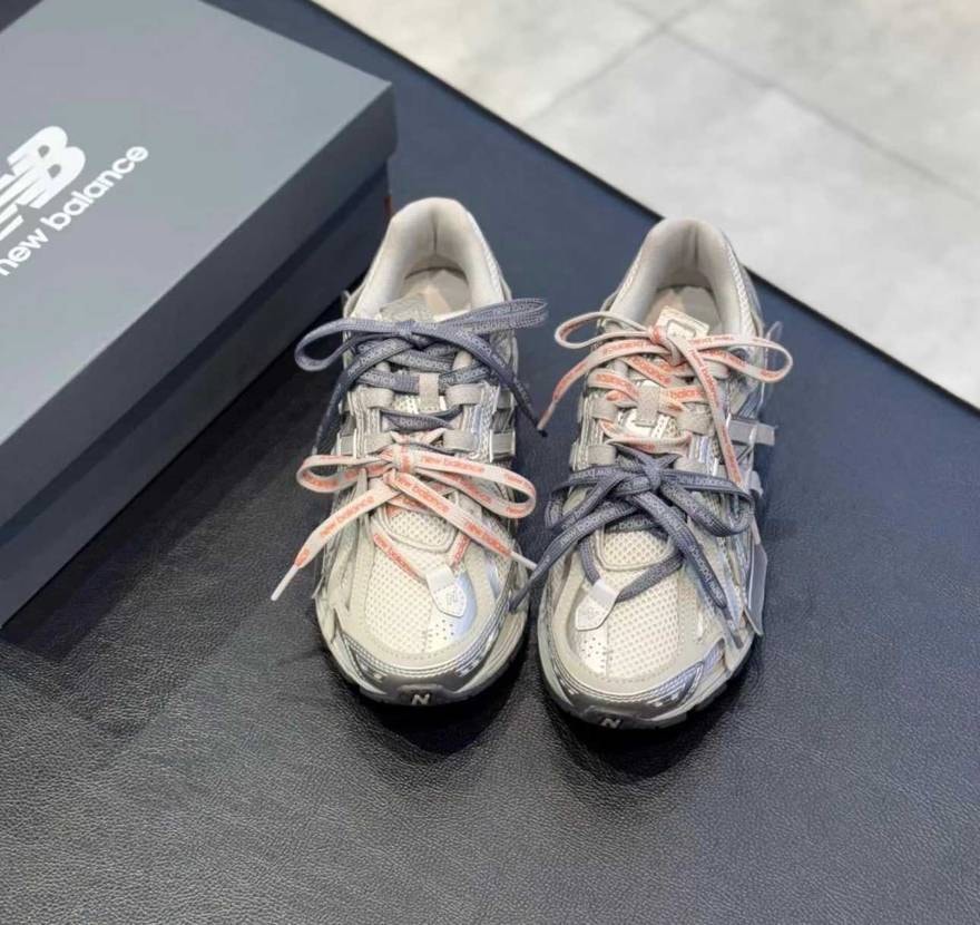 写真のようなnewbalanceのロゴ入りのシューレースを購入出来る場所をご存知