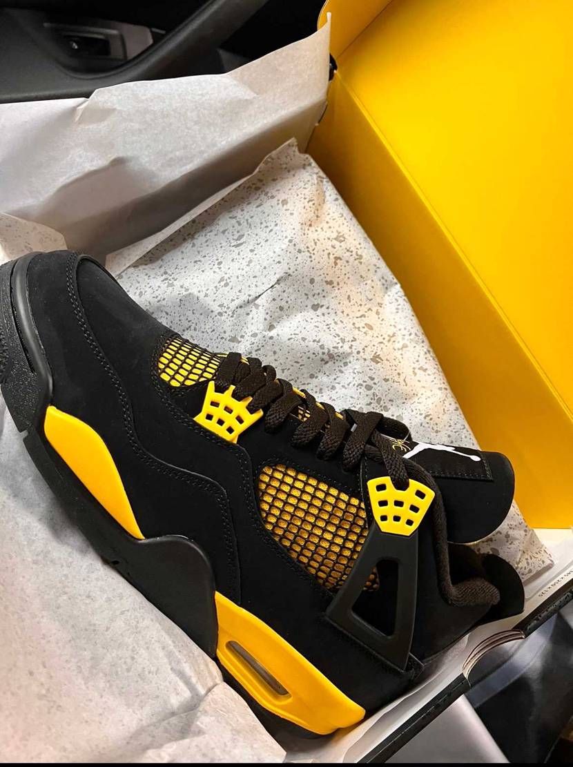 初aj4！！
黒と黄色の配色最高です😊
つぎはUNCかツアーイエローが欲しい