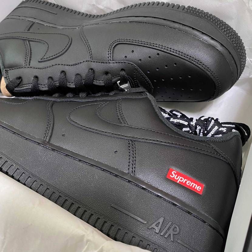 まさにシンプルイズザベストなデザイン！
AF1開封後は毎度