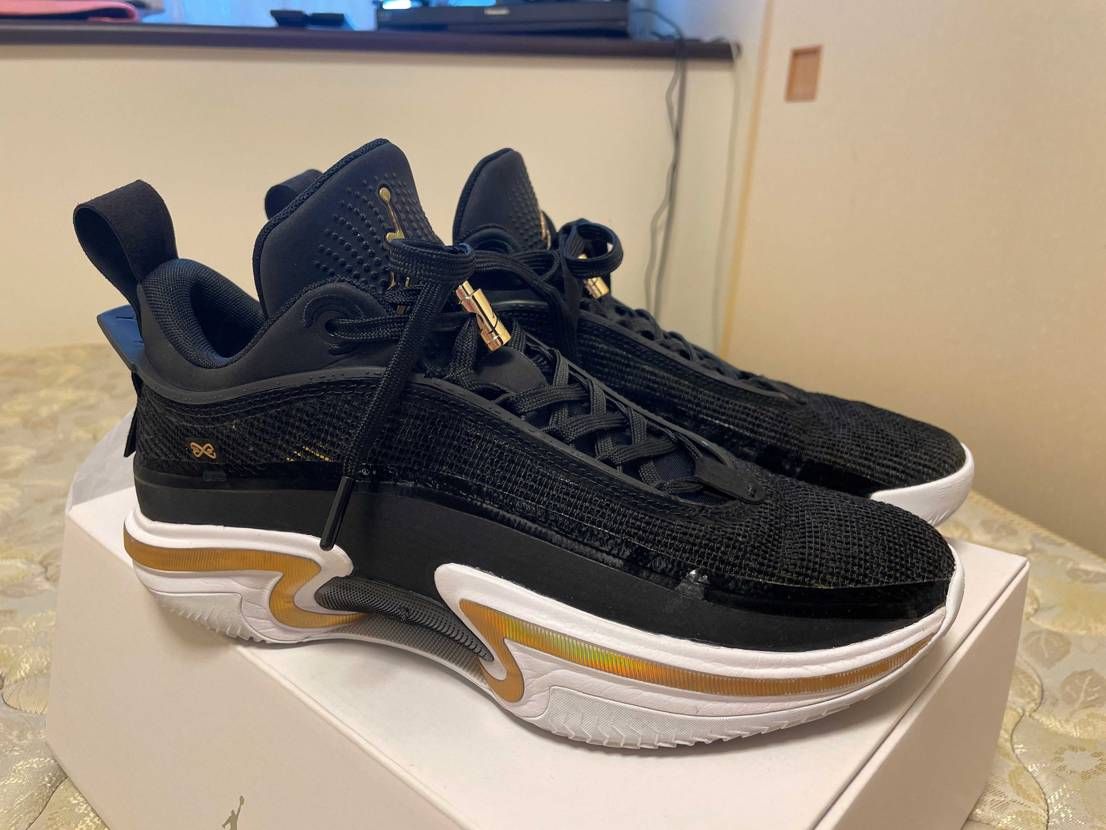 エアジョーダン36lowのシューレースストッパーを、ジョーダン6チャイニーズのス