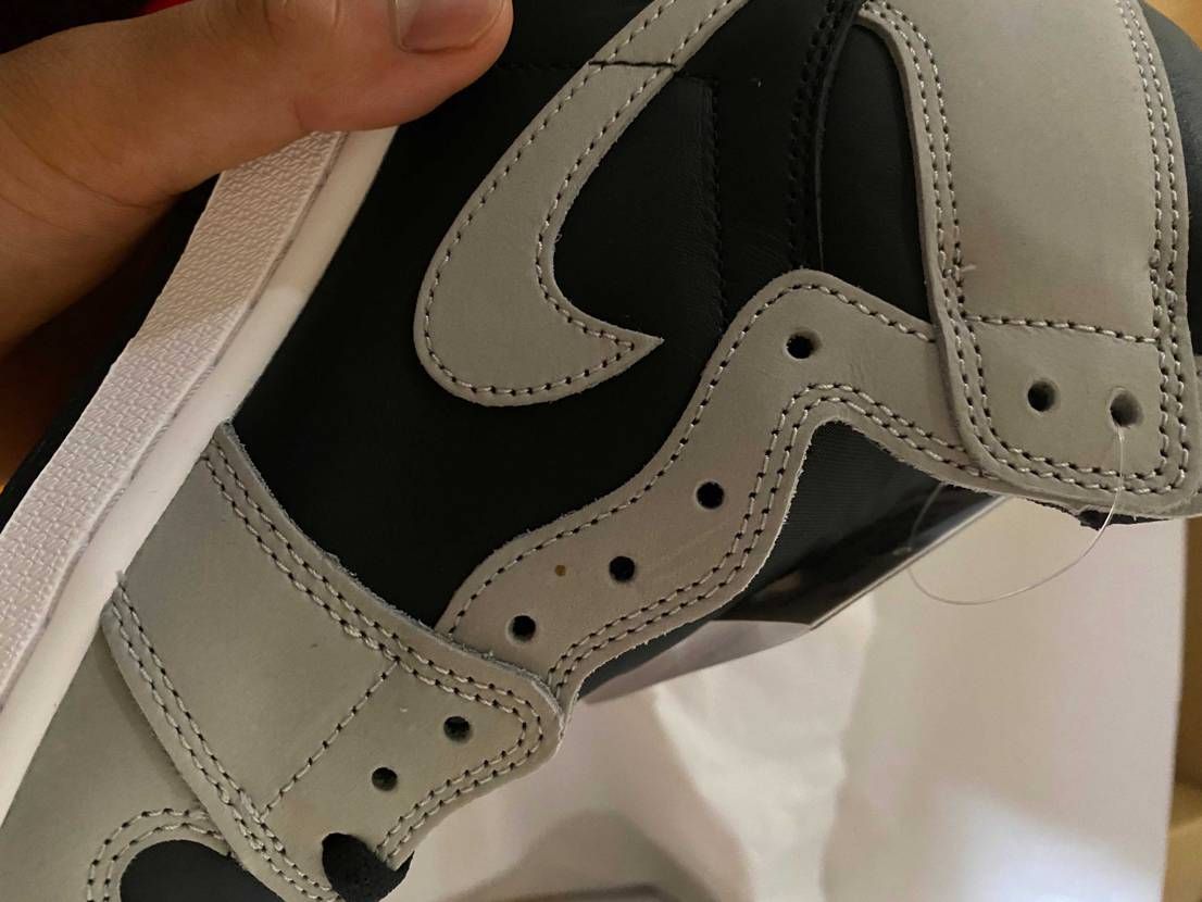 ナイキから届いて見てみたら焼肉のタレ？みたいのなか付いてた。悲しい…