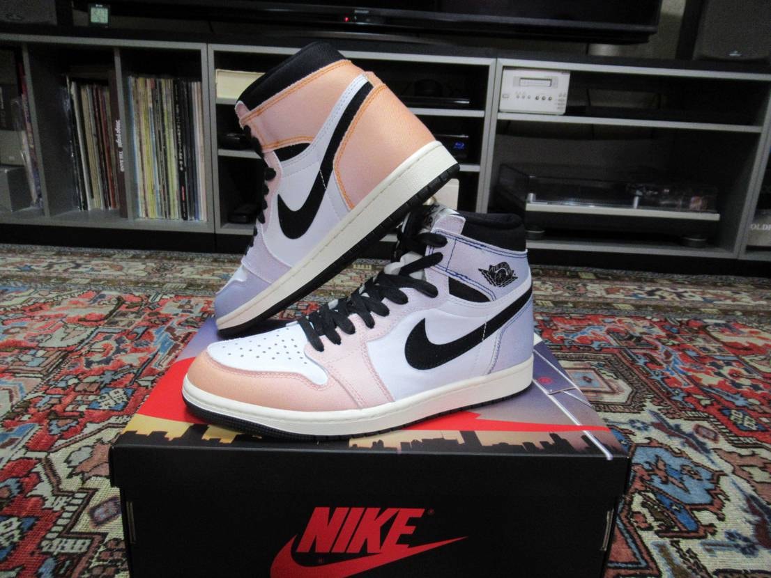 今日届きました。実物を見て改めていい色だと思いました。
もしグラデーションの所