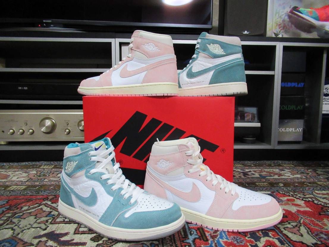 今回購入したWashed PinkとTURBO GREENを並べてみました。
