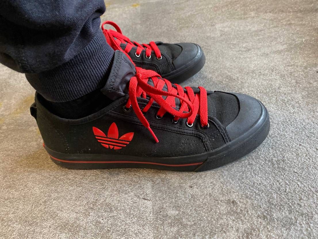 adidas by RAF SIMONS
華奢なボディだけど存在感あるデザイン