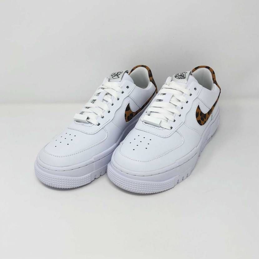 ナイキエアフォース1 ピクセル