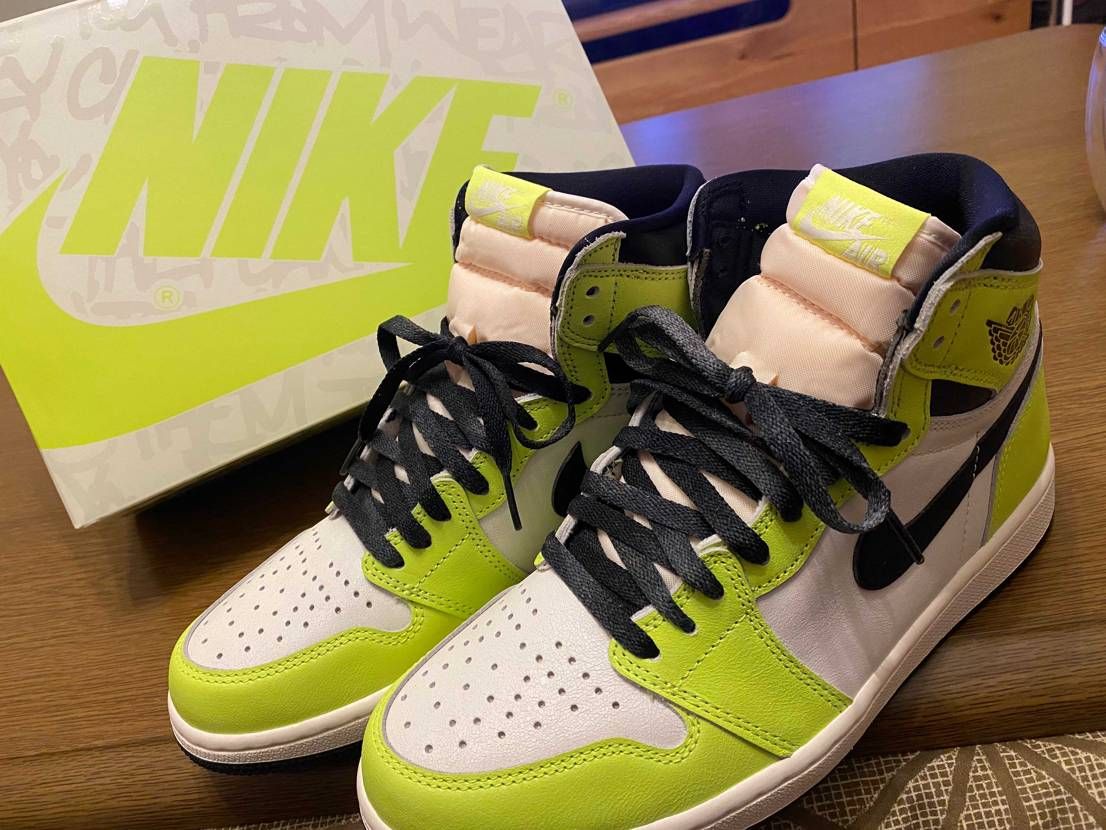 初❗️AJ1High❗️
ボルトの蛍光色やばい😎