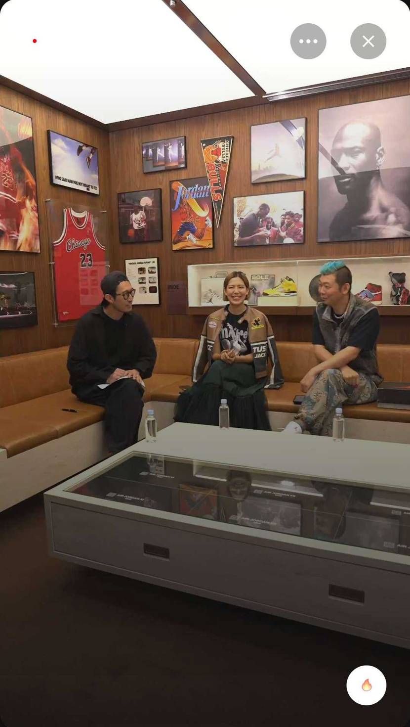 SNKRSアプリでライブを見た方は手を挙げてください😁🤚🏻