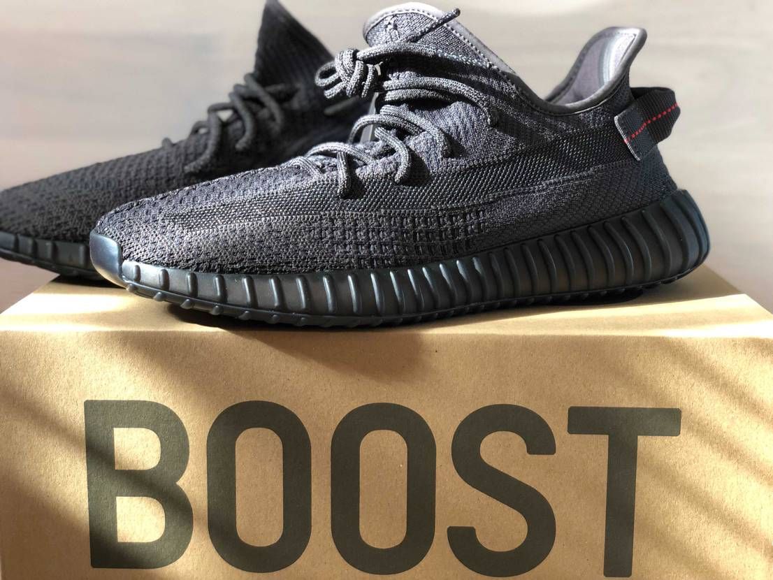 YEEZY BOOST 350 Ｖ２ 着弾(^ ^)
オンライン購入で皆さんよ