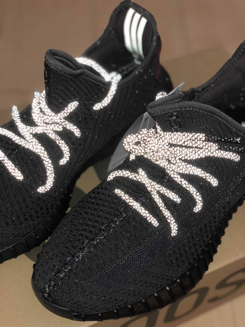 YEEZY BOOST 350 Ｖ２ 着弾(^ ^)
オン