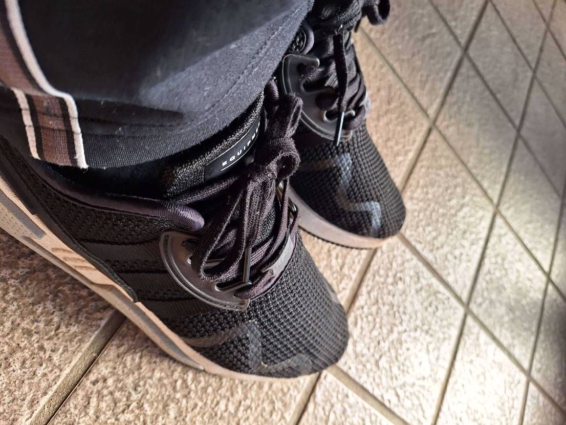 1年半前に盛岡のドンドンタウンで購入しました。最高に通気性が良いです。雨は、駄目