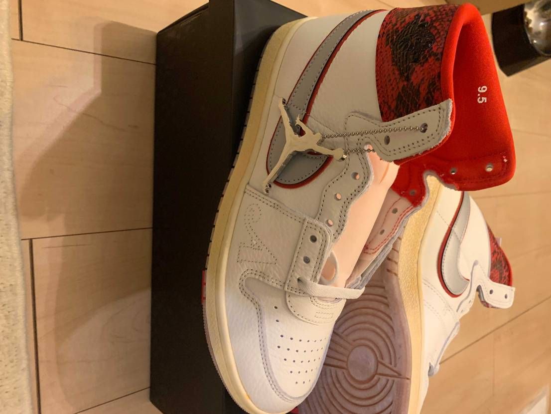 このAJ1 ガムソールと黄ばんだ感が良い!
新品感がなくて買って正解…久しぶり
