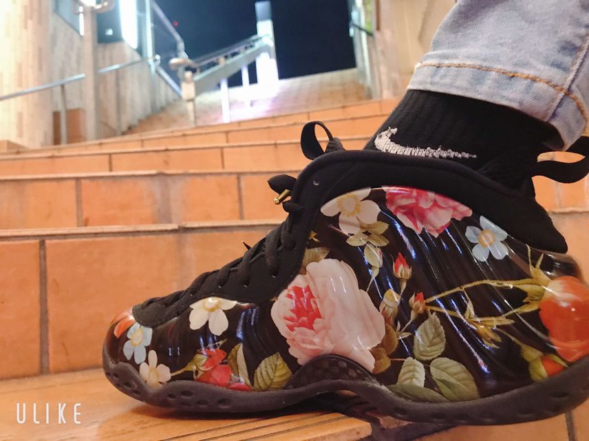 Air formposit🙋♂️
花柄綺麗ですね〜♡#nike #初投稿
