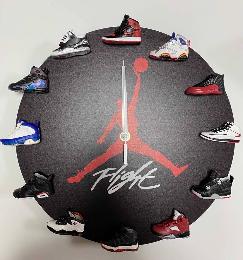 全然関係ないけど

友達からプレゼントしてもらった時計。
ジョーダン1〜ジ