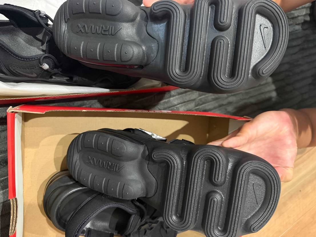 前日、妻がNIKEのココサンダル黒をZOZOTOWNで購入し