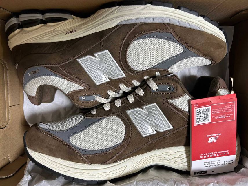 自分へのプレゼントで憧れてたNew Balance 2002R買っちゃいました!