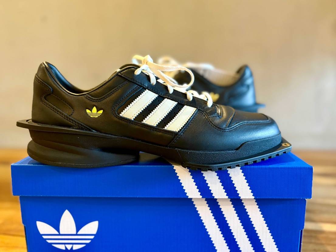 めっちゃいい。
モード、フォーマル、カジュアル全部にいける。
adidas、