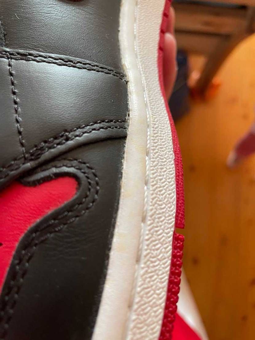 ジョーダン1bred2013を新品で購入したらミッドソールに