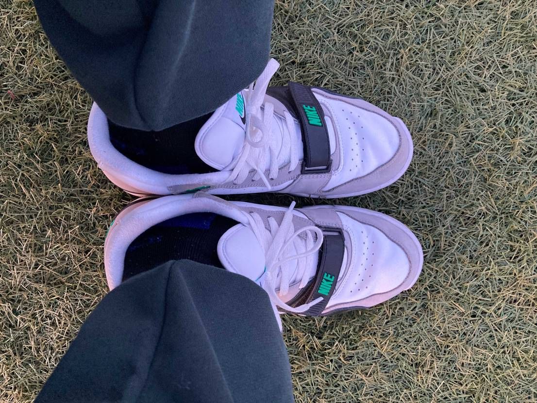 エアトレーナーのここがすごい

外バスケでも履ける
テニスでも履ける
バ