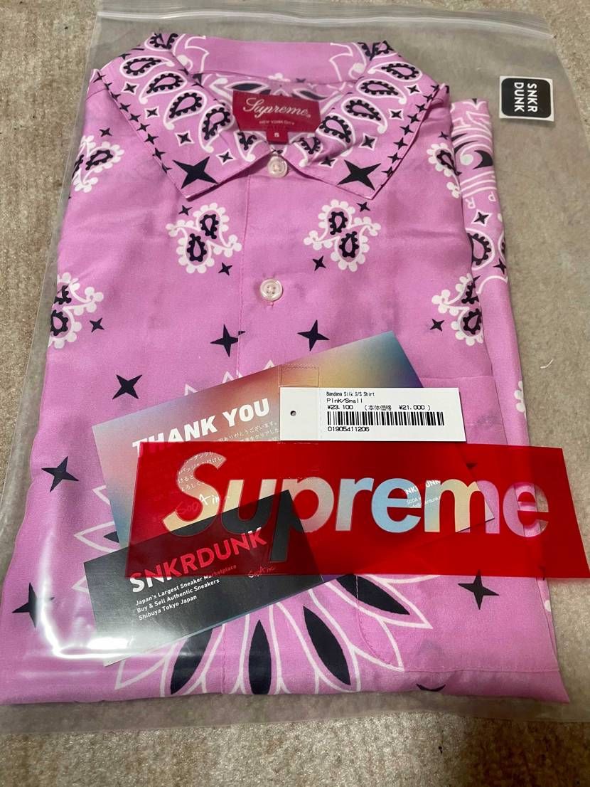 シャツ自体はカッコいいんだけど…。素材はレーヨンがよかった🤤