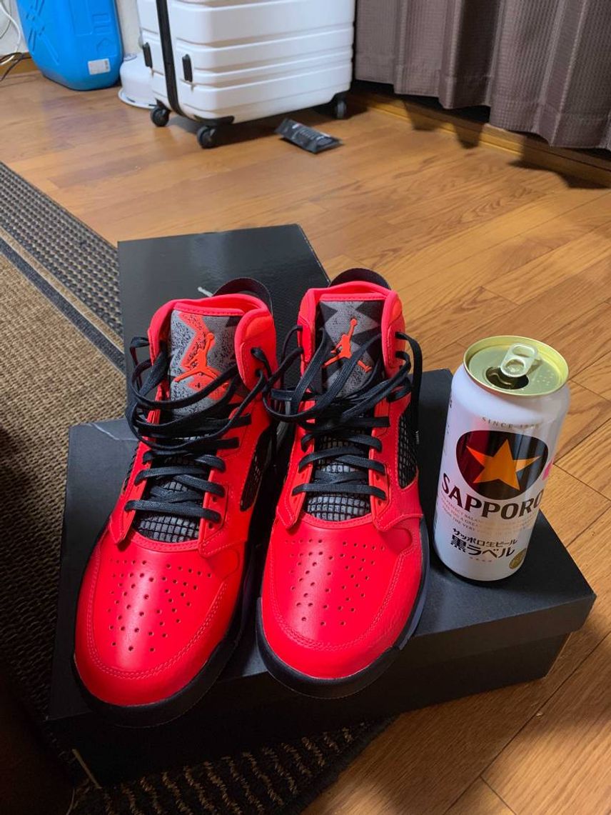 皆さま
酒を飲見ながらスニーカー眺めるって変態って思います?