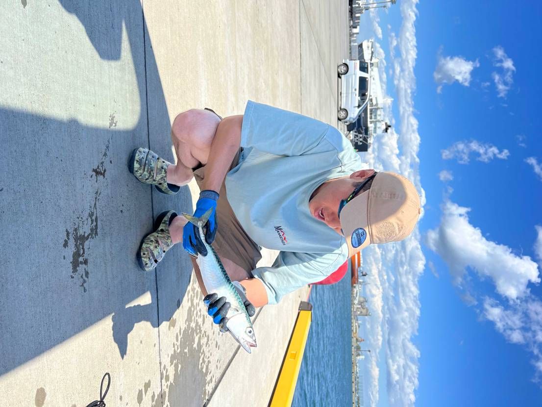 今年も北海道まで回遊してきてくれました♪

スニーカー履