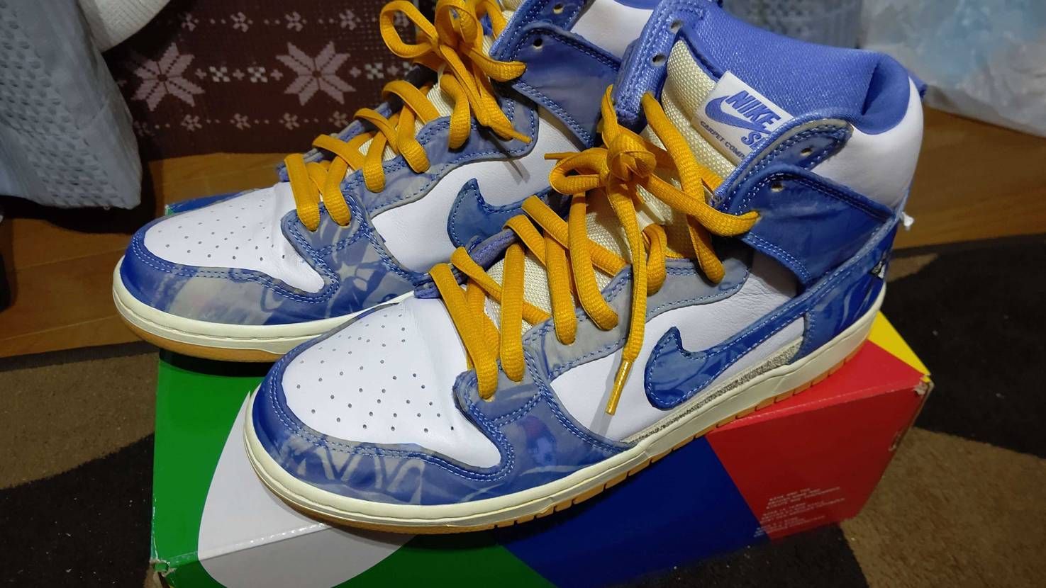 裂きたい自分とこのままの状態で履きたい自分がいる