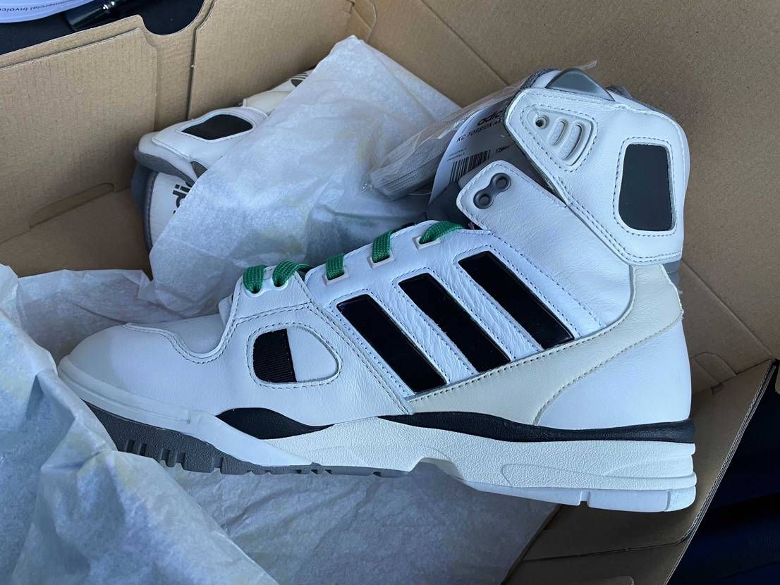 スットコで買おうか悩んでいたが無事1次流通でゲット！かっこいい、、、