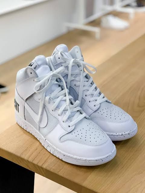 ドイツ語が書かれたnikeとundercoverのコラボのやつって結局発売される