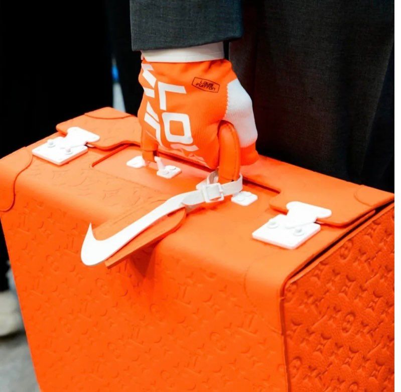 LV × NIKE AF1
カラーバリエーション豊富で
