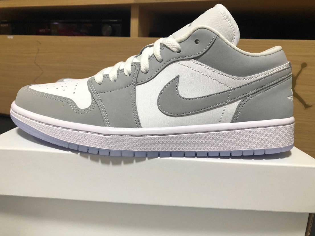 AIR JORDAN 1 WHITE WOLF GREY
WOMENS SIZ
