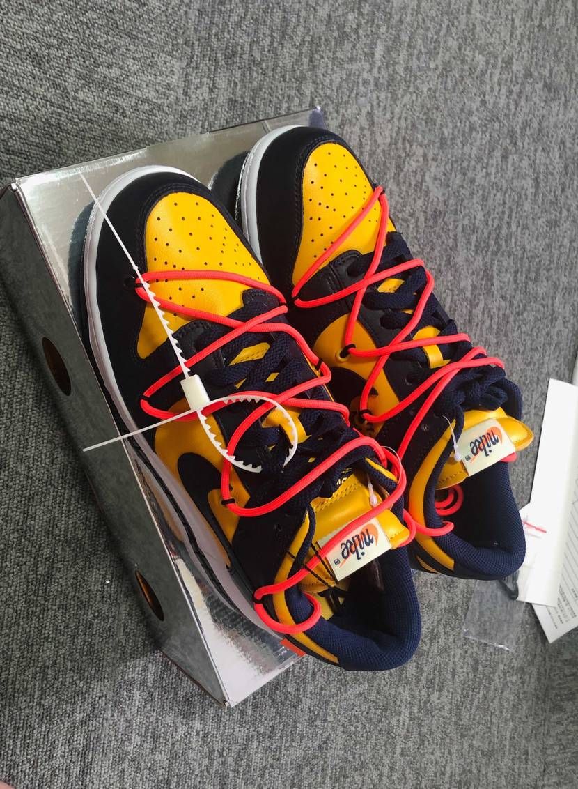 メンズサイズ　27cm
SNKR DULK で買った。
売りたいです。