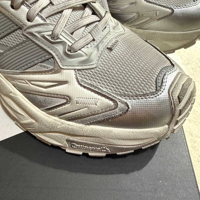 ZOZO Yahooで2割ほど安く購入
商品画像通りしっかりユーズド加工されて