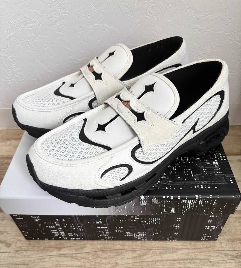 ニューヨークのbravest studiosからWHITE RUNNER LOA