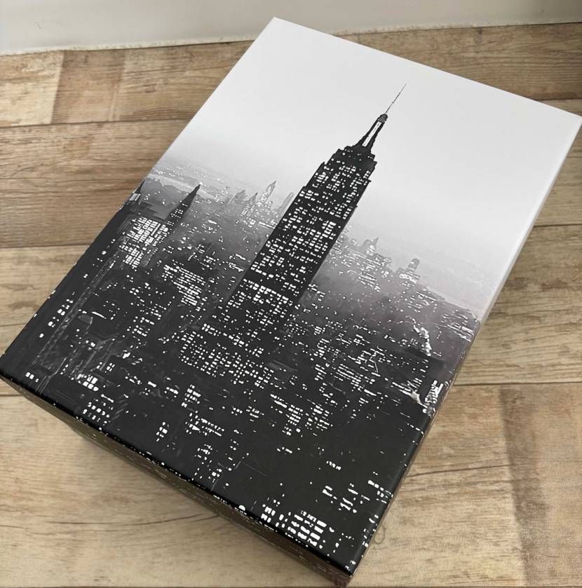 ニューヨークのbravest studiosからWHITE 