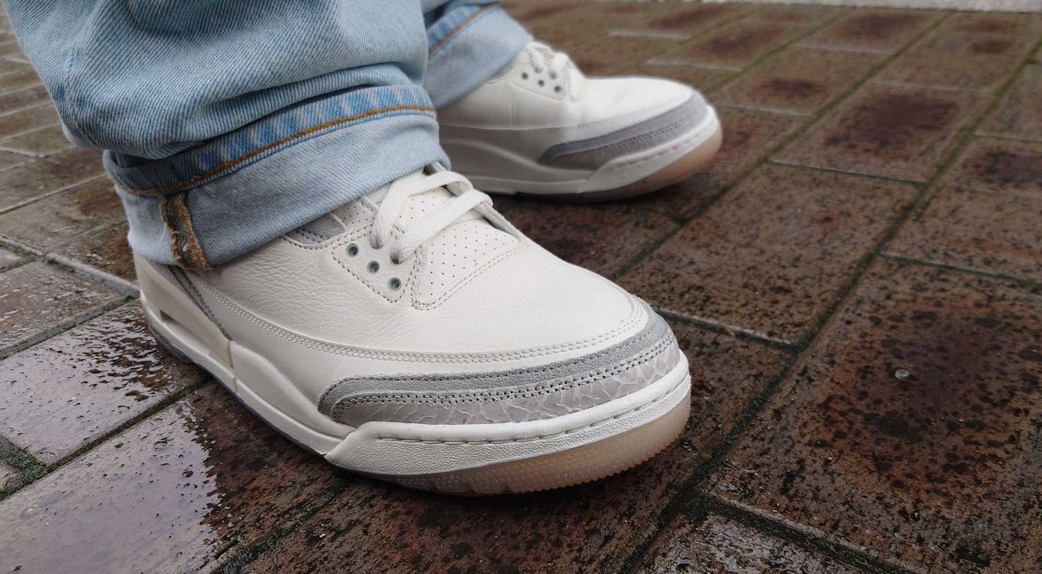 おはようございます🌧️
だいぶ涼しくなって、そろそろAJ3辺りを履いていこう