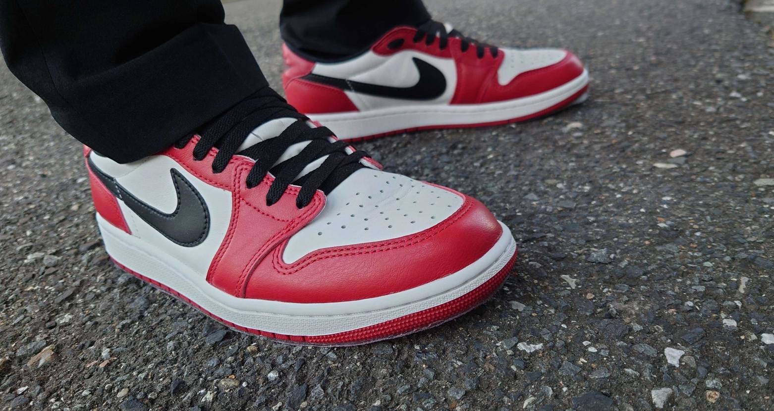 こんにちは🙂
寒い。
受け取って早速👟
のはずが外出て数歩で階段の出隅に擦